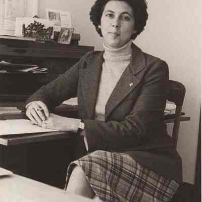 A photo view of Sharon Volmer.