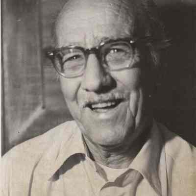 A photo view of Robert E. Brewer.