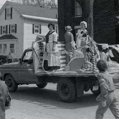 Float in the US Bicentennial parade