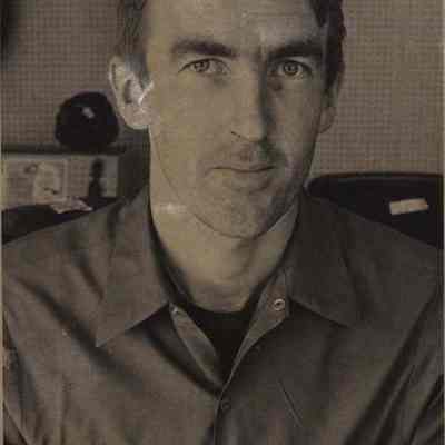 A photo view of Everett McNelly.