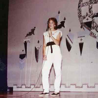 A color photograph of Kim Henderson contestant #2