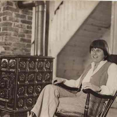 A photo view of Susan Wing,