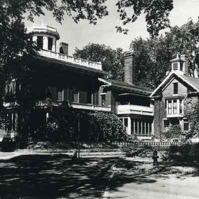 A photo of the Skolfield-Whittier House.