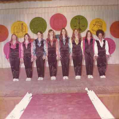 All the contestants in group line-up