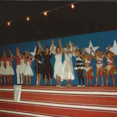 the entire cast in he closing number.