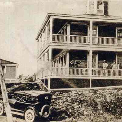 Cundy's Harbor Hotel