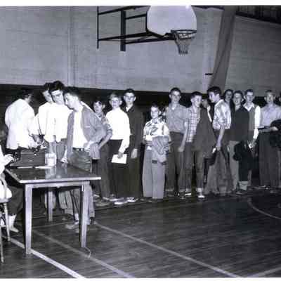Photo of men signing up for the draft.