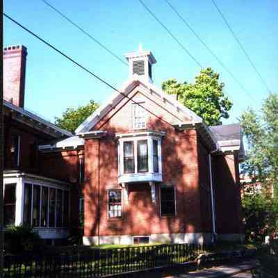 View of the front of 159 Park Row nearest Green Street.