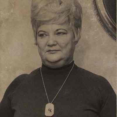 A photo view of Barbara Sears.