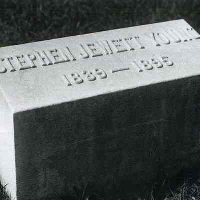 Stephen Jewett Young's Tombstone