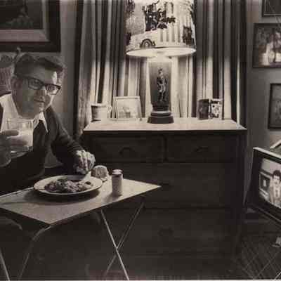 A photo view of Campbell Niven dinning in style with the 6 o'clock news. 11/9/1981.