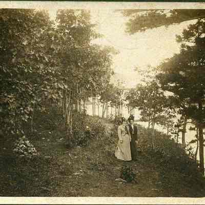 Two ladies in Merrymeeting Park.