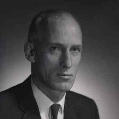 A photo view of Donald Bell.