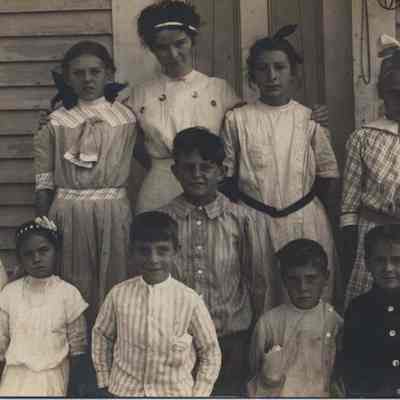 Florence Nealy & pupils, 1912.