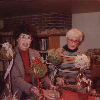 A photo view of Helen Hunter and H.Edgerton. 12/2/1992
