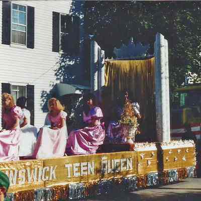 A color photograph of another view with the Teen Queens sitting on the float.