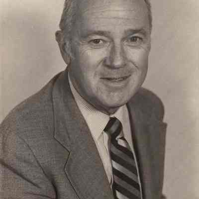 A photo view of Robert Lyons.