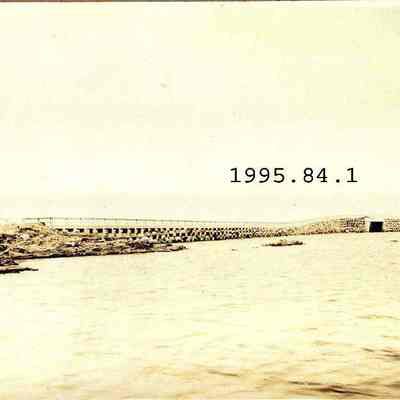 A photo of the Cribstone Bridge.
