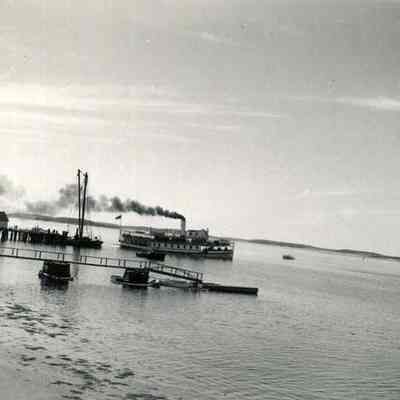 Steamer leaving Steamboat Wharf