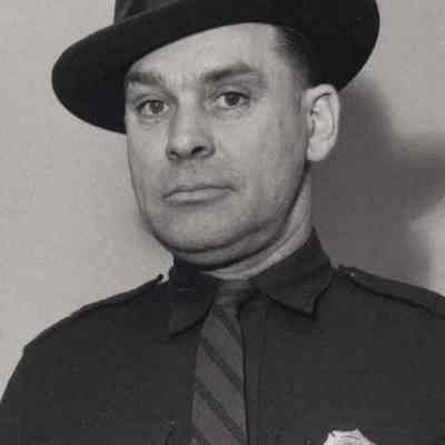 A photo view of Walter L. Higgins.