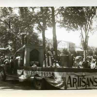 Artisans Float at the Brunswick Bicentennial Parade