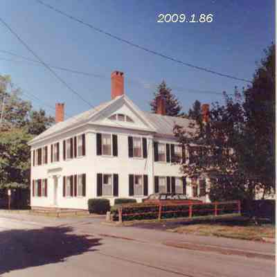 A photo of an unidentified house (4) on Lincoln St.