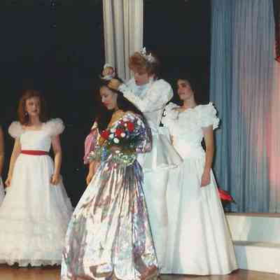 Lisa Kelly crowning the 1989 Teen Queen Autumn Ison.