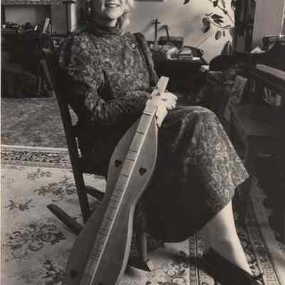 A photo view of Edie Doughty. 4/6/1989.