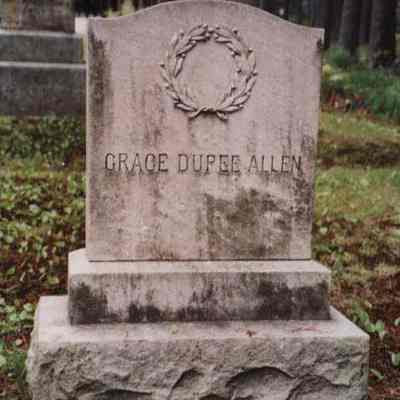 A photo of Grace's gravestone.