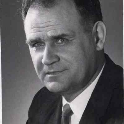 A photo view of J. Kachinski.