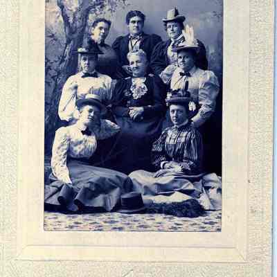 Group photo with Annie Merriman