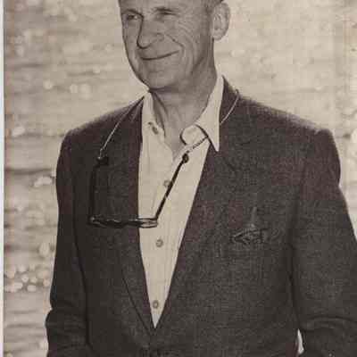 A photo view of Harvey Howells.