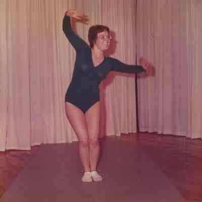 Contestant #7 Cynthia Mabb will do a gymnastic floor exercise