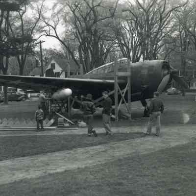 A photo of a plane on the Mall.