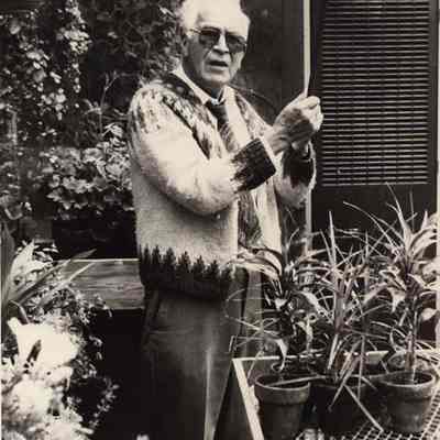 A photo view of Alfred Senter.