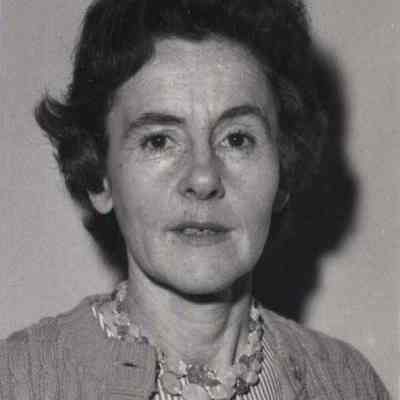 A photo view of Doris Parsons.
