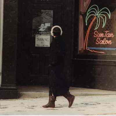 A photo view of the Sun Tan Salon. 12/01/1989.