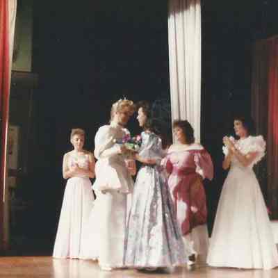 Lisa Kelly presenting flowers to Autumn Ison.