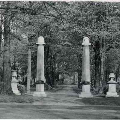 A photo of the "Class of 1878 Gate".