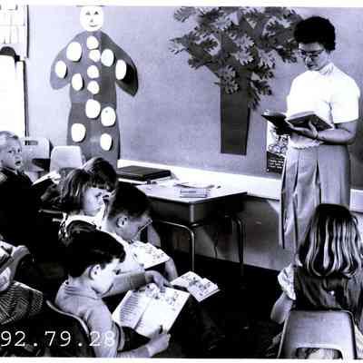 Photo of Coffin School 1st grade class.