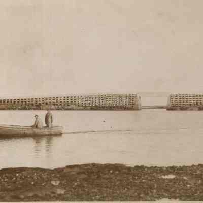 A photo of the Cribstone Bridge.