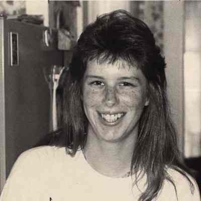 A photo view of a woman. 9/18/1992.
