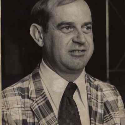 A photo view of Ronald Carroll.