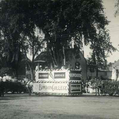 A Bowdoin float. 1916.
