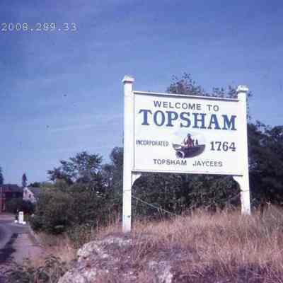 Welcome Sign in Topsham