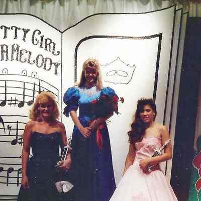 Angie Coady, Teen Queen Lisa Kelly and Autumn Ison 2nd runner-up.