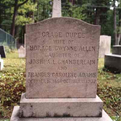 A photo of Grace's gravestone.