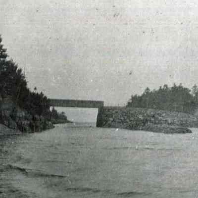 A Bridge to Ragged Island