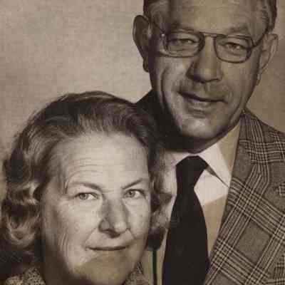 A photo view of Barbara & Frank Sabasteanski. 8/12/1975.