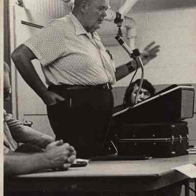 A photo view of "Making a Point". 7/8/1976